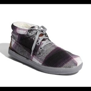 Toms 8.5 purple flannel botas